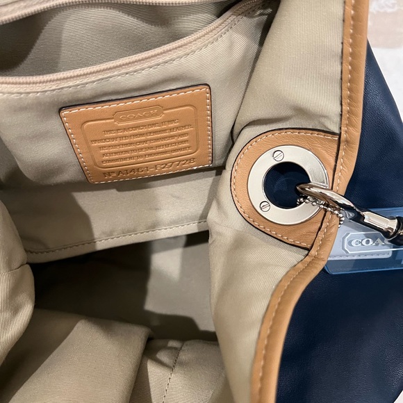 Coach Blue/Cream hobo with handles.  Excellent condition. - Picture 3 of 4